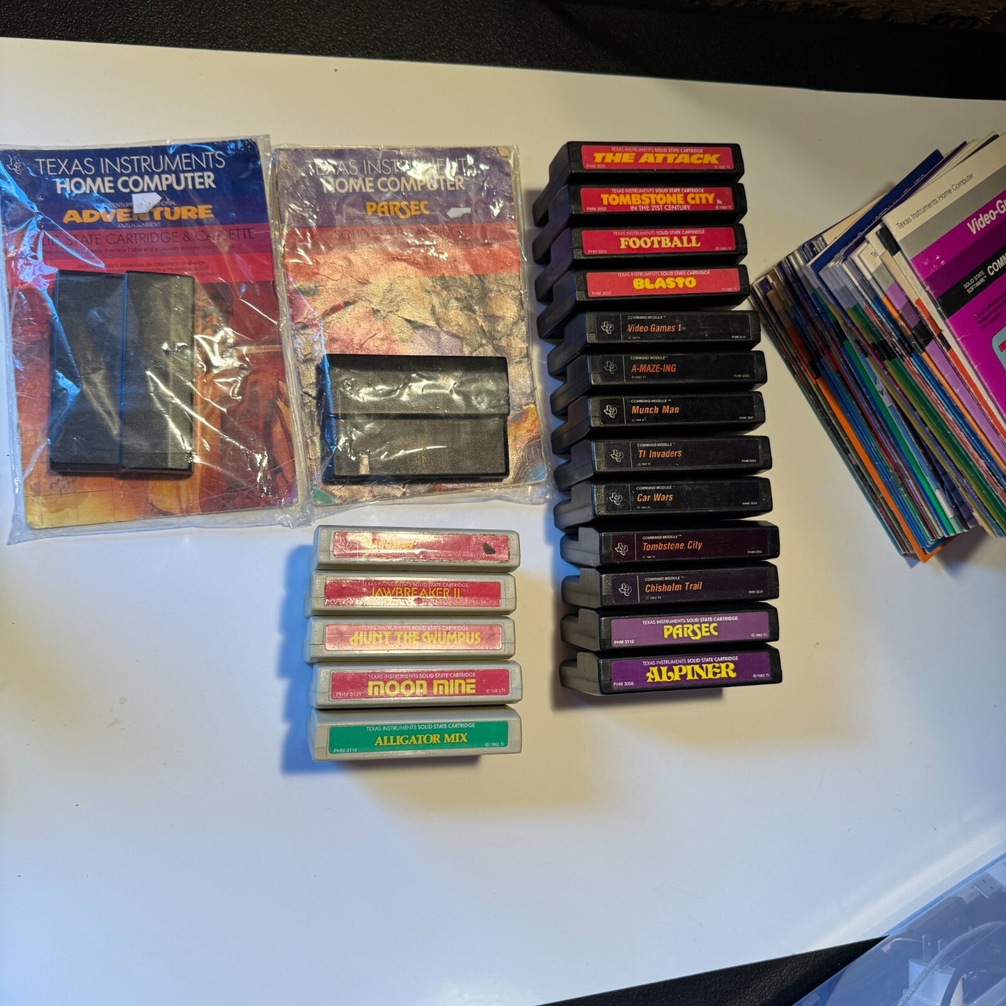 1982 TEXAS INSTRUMENTS TI-99/4A HOME COMPUTER LOT OF 20 + 20+ MANUALS